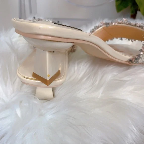 Tweed with Pearl Vintage Triangle Heel Sandal - Picture 5 of 7